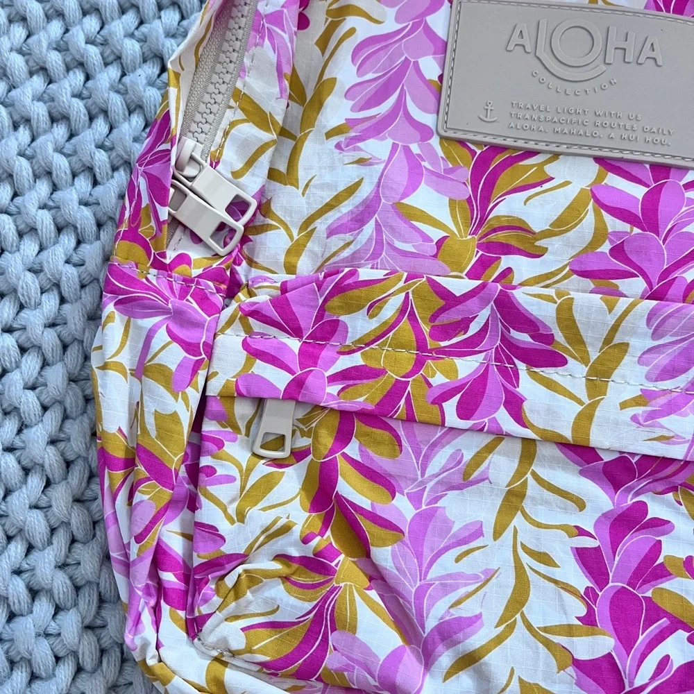 Aloha collection• SUPER SPECIAL LIMITED EDITION Lei Stand  Mini Backpack Taffy - Picture 4 of 8